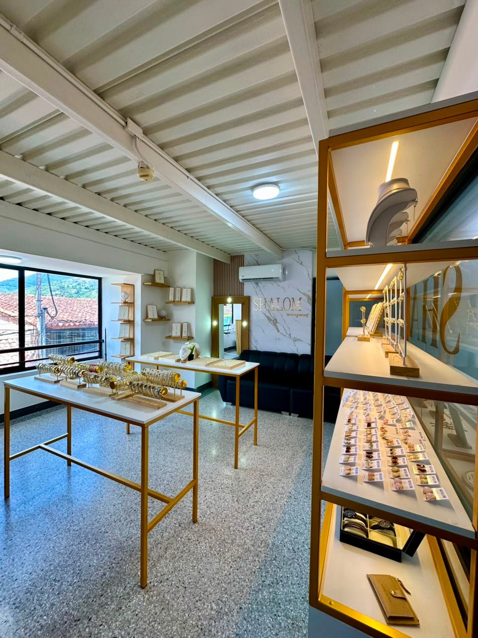 Tienda SHALOM ACCESORIOS en Mocotíes Plaza